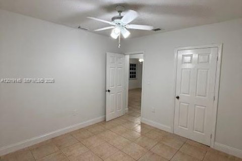 Immobilier commercial à vendre à Miami, Floride: 167.97 m2 № 2183539 - photo 7