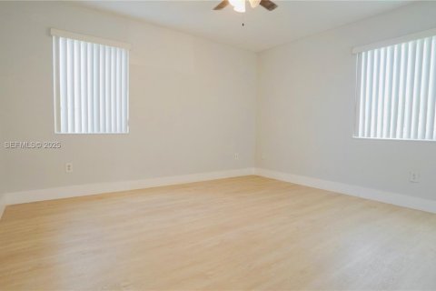 Casa en venta en Homestead, Florida, 3 dormitorios, 140.75 m2 № 1984661 - foto 12