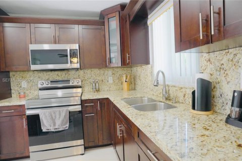 Casa en venta en Homestead, Florida, 3 dormitorios, 140.75 m2 № 1984661 - foto 7