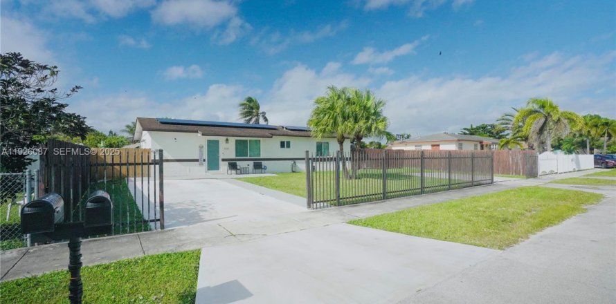 Casa en Homestead, Florida 3 dormitorios, 140.75 m2 № 1984661