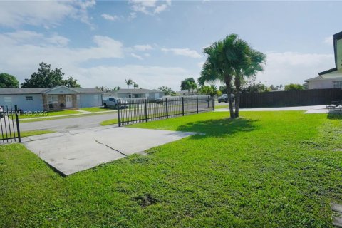 Casa en venta en Homestead, Florida, 3 dormitorios, 140.75 m2 № 1984661 - foto 22