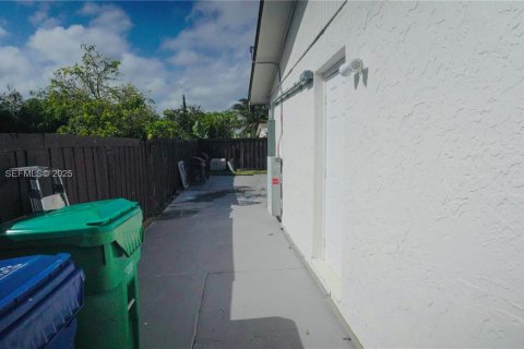 Casa en venta en Homestead, Florida, 3 dormitorios, 140.75 m2 № 1984661 - foto 18