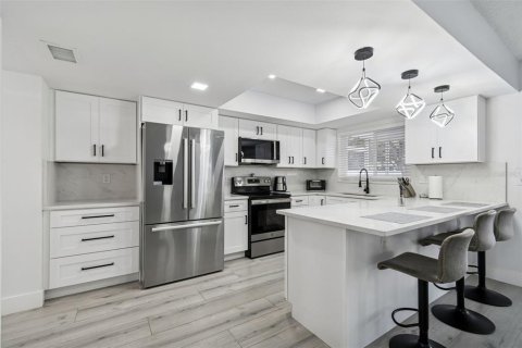 Купить виллу или дом в Сейфти-Харбор, Флорида 4 комнаты, 206.89м2, № 2155973 - фото 9
