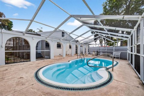 House in Tampa, Florida 6 bedrooms, 193.98 sq.m. № 2167261 - photo 26
