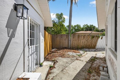 House in Tampa, Florida 6 bedrooms, 193.98 sq.m. № 2167261 - photo 28