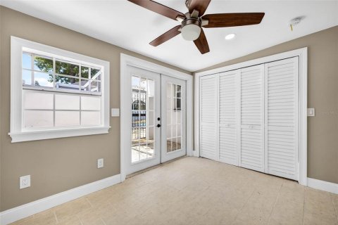 House in Tampa, Florida 6 bedrooms, 193.98 sq.m. № 2167261 - photo 20