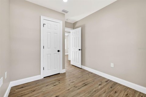 House in Tampa, Florida 6 bedrooms, 193.98 sq.m. № 2167261 - photo 15