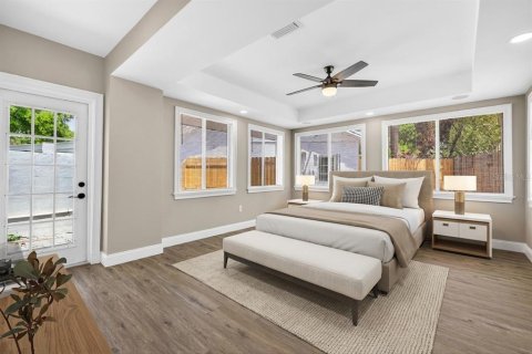 House in Tampa, Florida 6 bedrooms, 193.98 sq.m. № 2167261 - photo 9