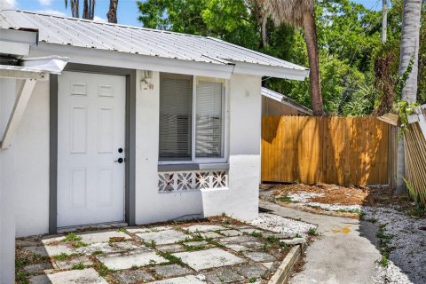 House in Tampa, Florida 6 bedrooms, 193.98 sq.m. № 2167261 - photo 29
