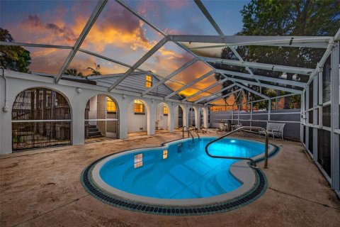 House in Tampa, Florida 6 bedrooms, 193.98 sq.m. № 2167261 - photo 27