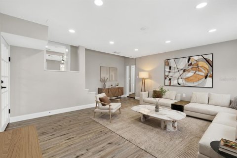 House in Tampa, Florida 6 bedrooms, 193.98 sq.m. № 2167261 - photo 4