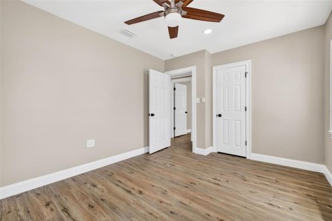 House in Tampa, Florida 6 bedrooms, 193.98 sq.m. № 2167261 - photo 16