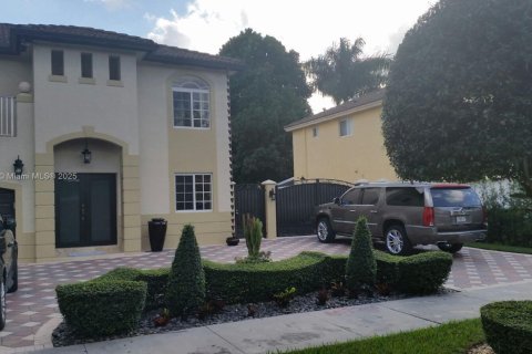 Купить виллу или дом в Майами, Флорида 4 спальни, 253.9м2, № 1934987 - фото 2