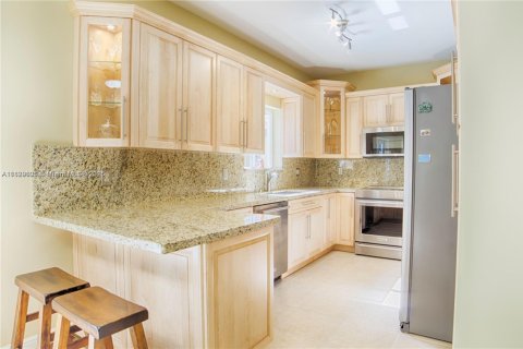 Купить виллу или дом в Майами, Флорида 4 спальни, 253.9м2, № 1934987 - фото 8