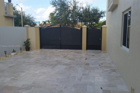 Купить виллу или дом в Майами, Флорида 4 спальни, 253.9м2, № 1934987 - фото 5