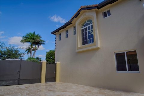 Купить виллу или дом в Майами, Флорида 4 спальни, 253.9м2, № 1934987 - фото 4