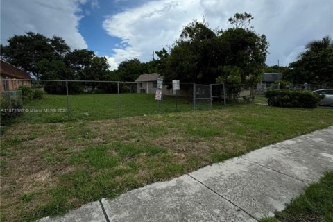 Купить земельный участок в Форт-Лодердейл, Флорида № 1927210 - фото 2