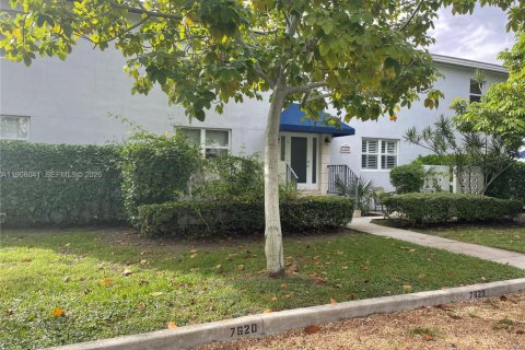 Кондоминиум с 2 спальнями в Майами, Флорида № 2053470