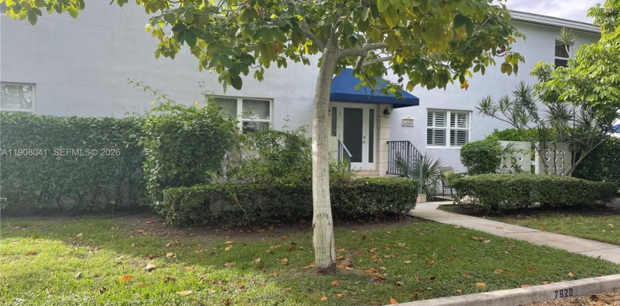 Кондоминиум с 2 спальнями в Майами, Флорида № 2053470