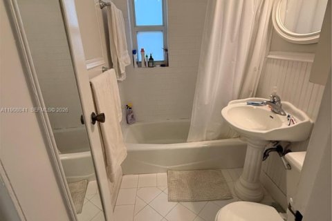 Купить кондоминиум в Майами, Флорида 2 спальни, 73.02м2, № 2053470 - фото 3