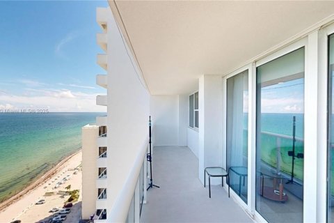 Condo in Hallandale Beach, Florida, 2 bedrooms  № 1933066