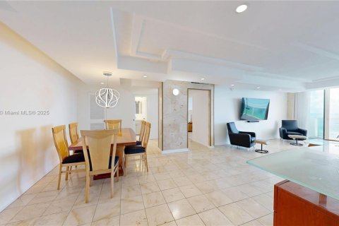 Condo in Hallandale Beach, Florida, 2 bedrooms № 1933066 - photo 7