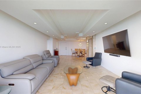 Condo in Hallandale Beach, Florida, 2 bedrooms № 1933066 - photo 5