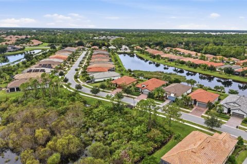 Villa ou maison à vendre à North Port, Floride: 2 chambres, 166.2 m2 № 2412683 - photo 9