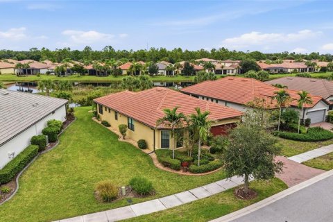 Villa ou maison à vendre à North Port, Floride: 2 chambres, 166.2 m2 № 2412683 - photo 6