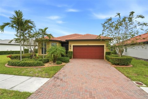 Villa ou maison à vendre à North Port, Floride: 2 chambres, 166.2 m2 № 2412683 - photo 2