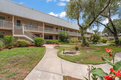 Copropriété à vendre à Saint Petersburg, Floride: 1 chambre, 73.39 m2 № 2156802 - photo 2