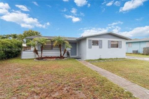 House in Homestead, Florida 4 bedrooms, 126.72 sq.m. № 1770281 - photo 3