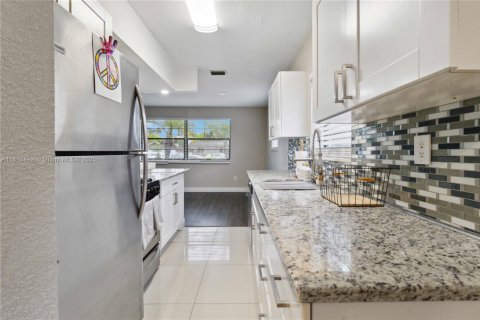 House in Homestead, Florida 4 bedrooms, 126.72 sq.m. № 1770281 - photo 11