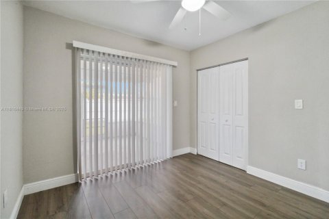 House in Homestead, Florida 4 bedrooms, 126.72 sq.m. № 1770281 - photo 26