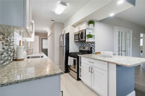 House in Homestead, Florida 4 bedrooms, 126.72 sq.m. № 1770281 - photo 14