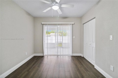 House in Homestead, Florida 4 bedrooms, 126.72 sq.m. № 1770281 - photo 24