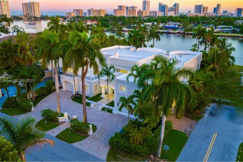 Villa ou maison à Hollywood, Floride 8 chambres, 624.12 m2 № 2064065
