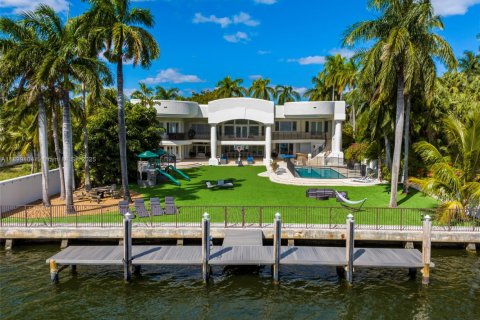 Villa ou maison à vendre à Hollywood, Floride: 8 chambres, 624.12 m2 № 2064065 - photo 19