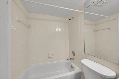 Снять в аренду кондоминиум в Корал-Спрингс, Флорида 3 комнаты, 78.97м2, № 2260643 - фото 27