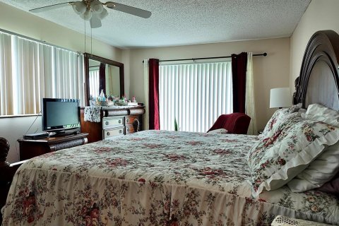 Condo in Plantation, Florida, 2 bedrooms  № 2185264 - photo 13