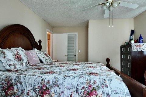 Condo in Plantation, Florida, 2 bedrooms  № 2185264 - photo 14