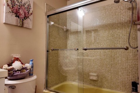 Condo in Plantation, Florida, 2 bedrooms  № 2185264 - photo 12