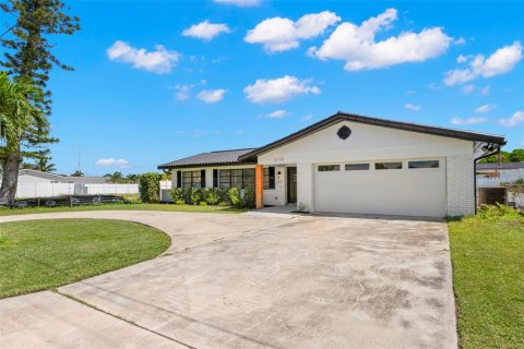 House in Treasure Island, Florida 3 bedrooms, 149.11 sq.m. № 1909962 - photo 5