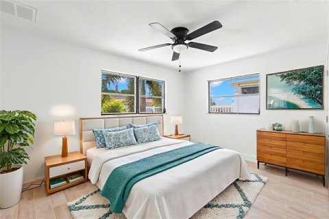 House in Treasure Island, Florida 3 bedrooms, 149.11 sq.m. № 1909962 - photo 28