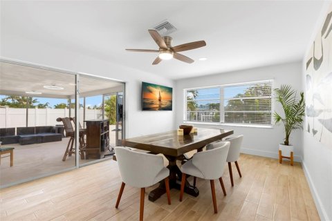 House in Treasure Island, Florida 3 bedrooms, 149.11 sq.m. № 1909962 - photo 20