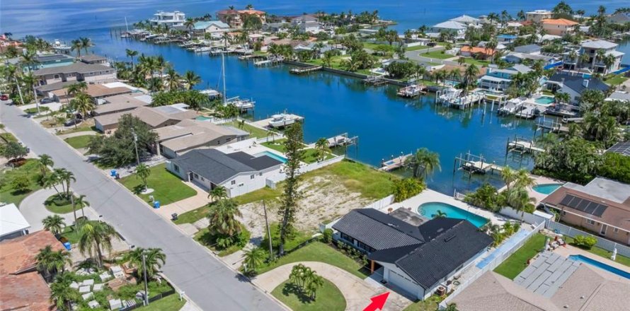 House in Treasure Island, Florida 3 bedrooms, 149.11 sq.m. № 1909962