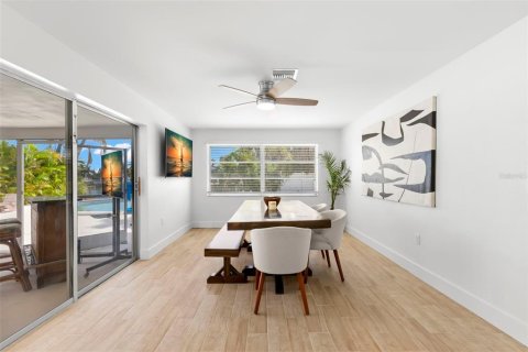 House in Treasure Island, Florida 3 bedrooms, 149.11 sq.m. № 1909962 - photo 19