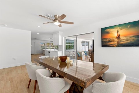 House in Treasure Island, Florida 3 bedrooms, 149.11 sq.m. № 1909962 - photo 21