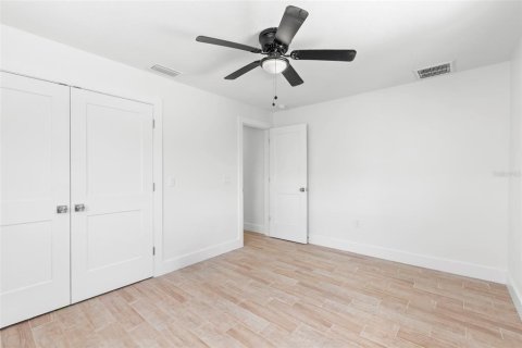 House in Treasure Island, Florida 3 bedrooms, 149.11 sq.m. № 1909962 - photo 29