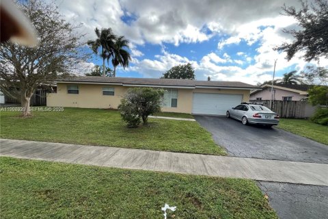 Дом в Плантация, Флорида 3 спальни, 145.3м2 № 2063143